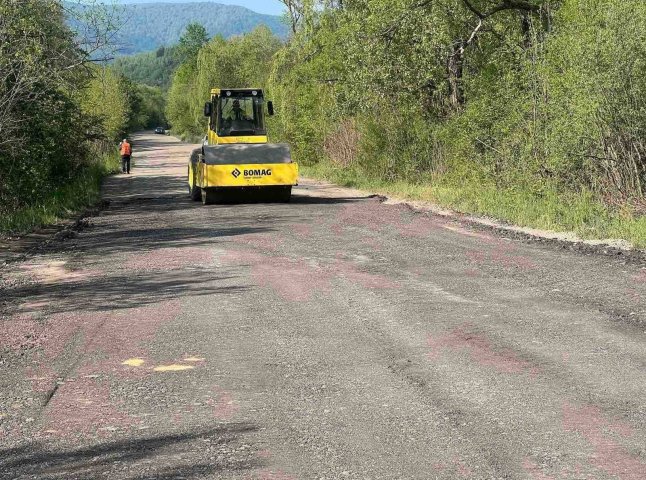 В області ремонтують дорогу, яка багато років була у критичному стані