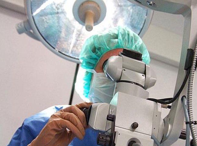 Жителька Тячівщини оформила кредит, щоб зробити операцію на оці