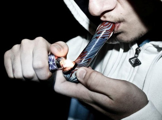 Житель Мукачева “попався” на марихуані
