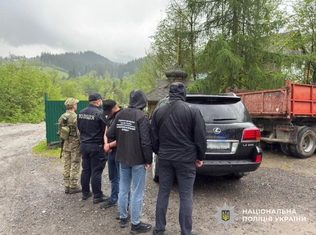 Для прикриття використовував подвійні номерні знаки: поліція затримала 24-річного хлопця Для прикриття використовував подвійні номерні знаки: поліція затримала 24-річного хлопця