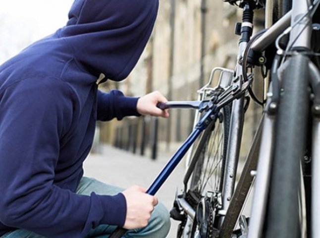 На Виноградівщині 17-річний юнак продав вкрадений велосипед