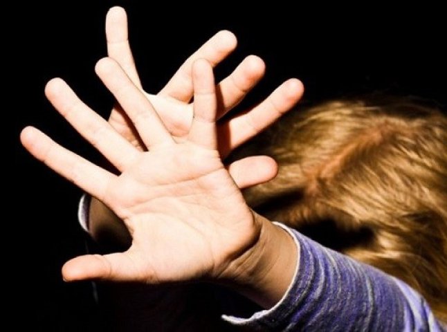 Зґвалтування 11-річної дівчинки: подробиці від прокуратури