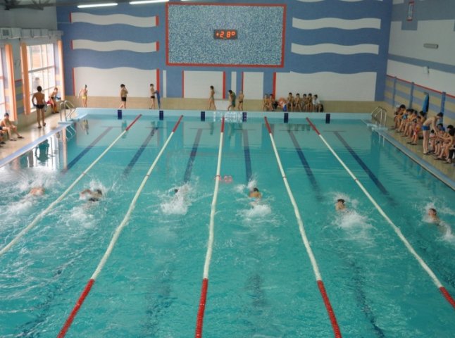 В Ужгороді відбулось змагання з плавання