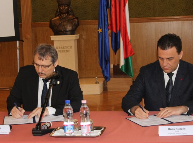 В Угорщині підписано Програму розвитку співробітництва між Закарпаттям та областю Боршод-Абауй-Земплен на 2016-2017 роки