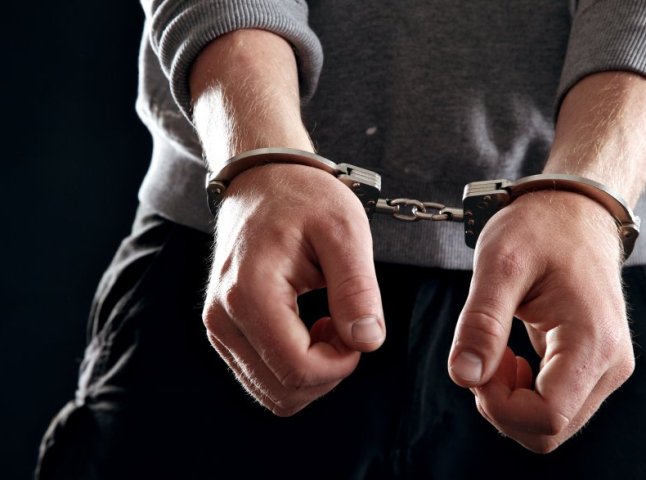 Виноградівські поліцейські спіймали двох неповнолітніх осіб, які займались збутом наркотиків