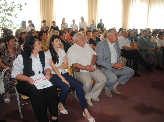 Працівників Мукачівської ЦРЛ привітали з професійним святом
