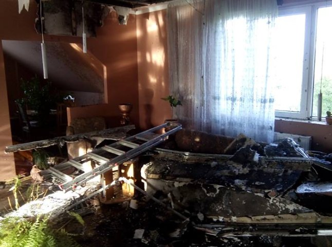 Пожежникам вдалося врятувати частину будинку від знищення вогнем