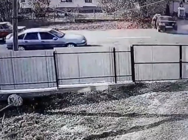 Відеокамери зафіксували момент жахливої аварії на Закарпатті
