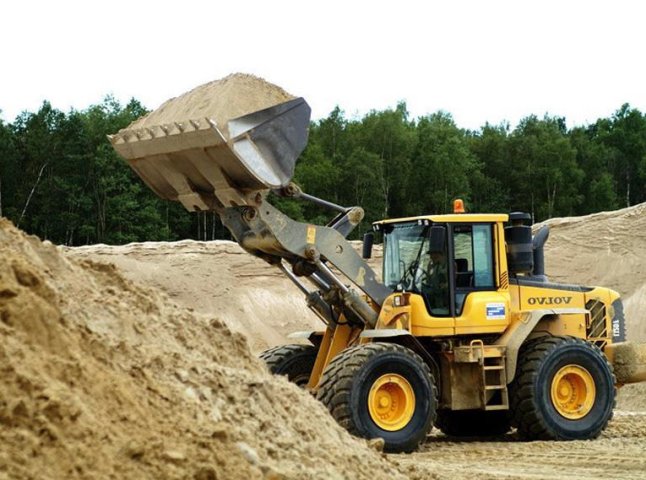 Прокуратура Мукачівщини перевіряє факт дотримання законодавства при здійсненні робіт з видобутку піску на території села Горонда