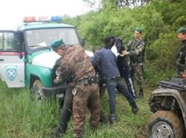 Мукачівські прикордонники знову затримали нелегалів з Сомалі (ФОТО)