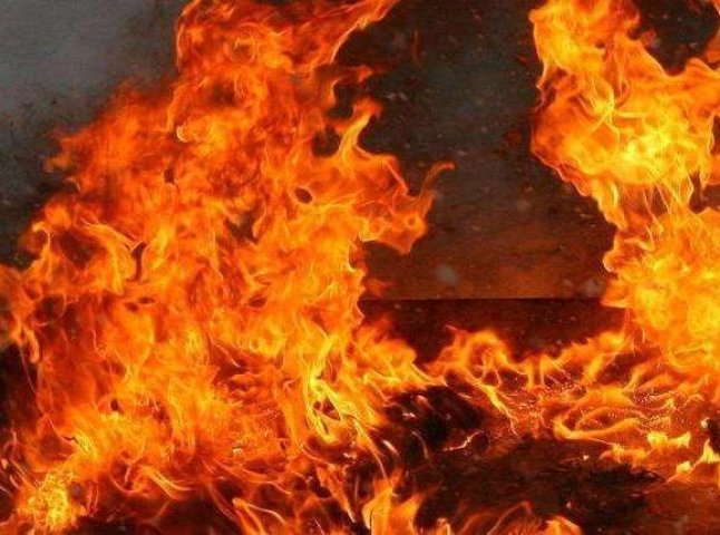 На Мукачівщині спалахнула масштабна пожежа