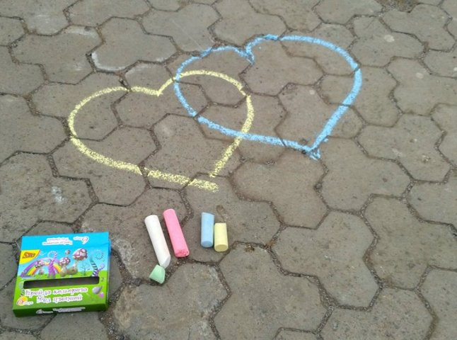 В Ужгороді в День святого Валентина відбувся флеш-моб "Додай Ужгороду кохання"