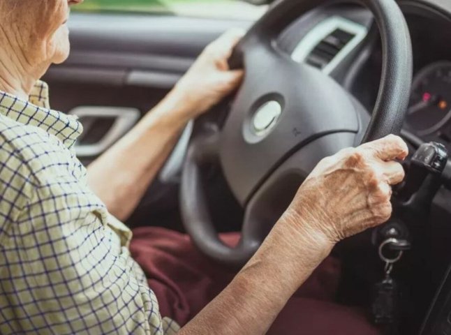 Ці автомобілі ідеально підійдуть пенсіонерам у 2025 році Марки автомобілів для пенсіонерів