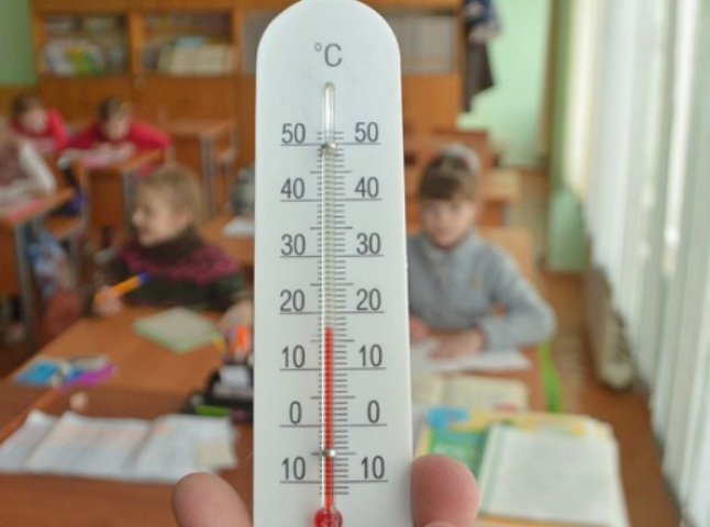 Бюрократичні питання змусили дітей мерзнути у частині шкіл та дитсадків Мукачівського району