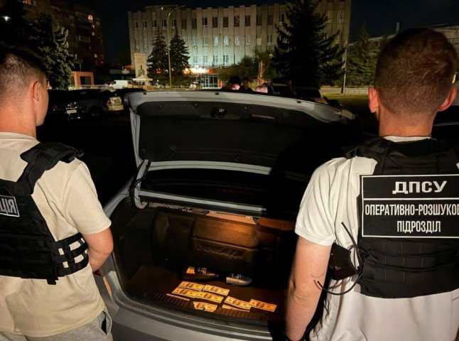 На Закарпатті затримали двох ділків із однаковими розцінками
