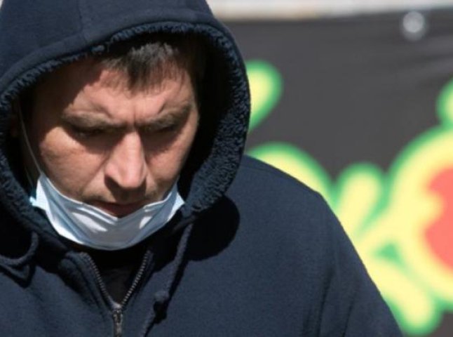 Українців будуть по-новому карати за маски на підборіддях