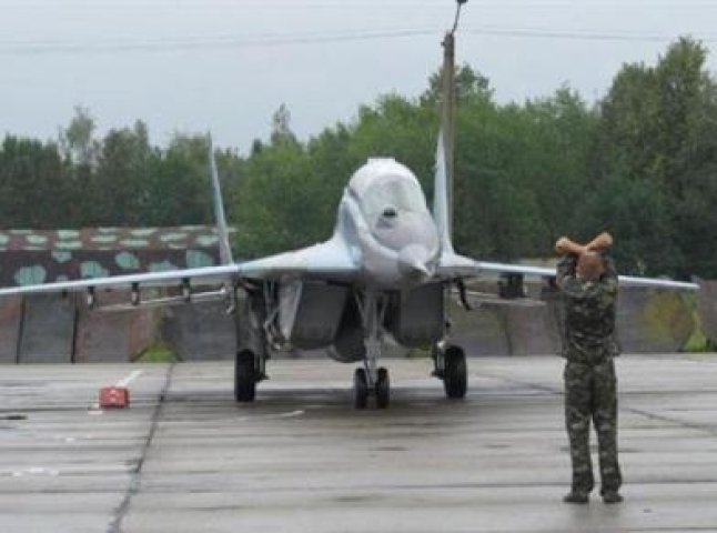 В небі Мукачева з’явились військові літаки (ФОТО)