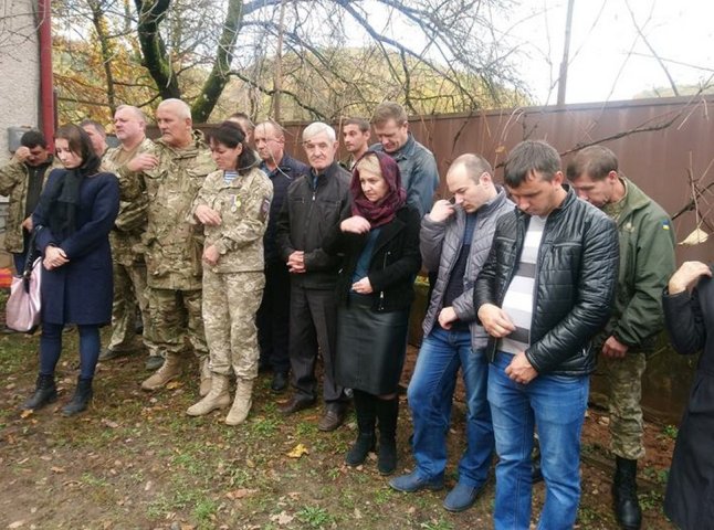 Поховали закарпатця, якого катували на Сході України