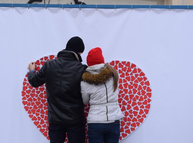 До Дня закоханих в Ужгороді влаштували соціальну акцію