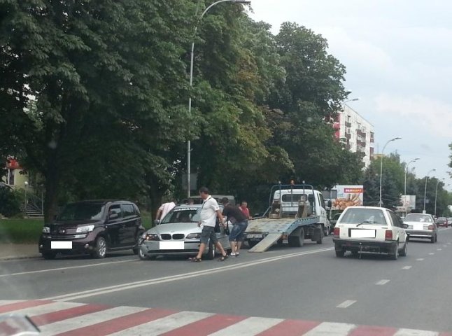 Неподалік готелю "Закарпаття" в Ужгороді сталась ДТП