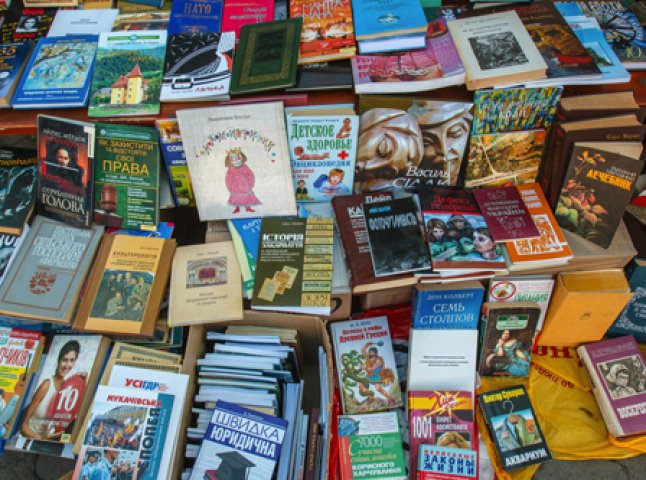 Центр Ужгорода заполонили книги