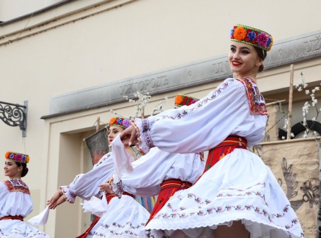 Урочиста хода і концерт: як в Ужгороді відзначали День вишиванки