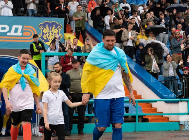 В Ужгороді зірки українського футболу зіграли в прощальному матчі Євгена Селезньова