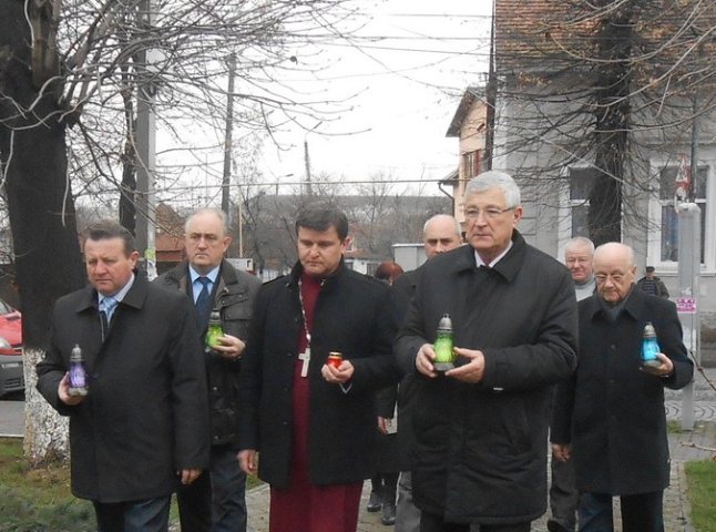 Жертв протистоянь на Майдані вшанувала влада Мукачева (ФОТО)