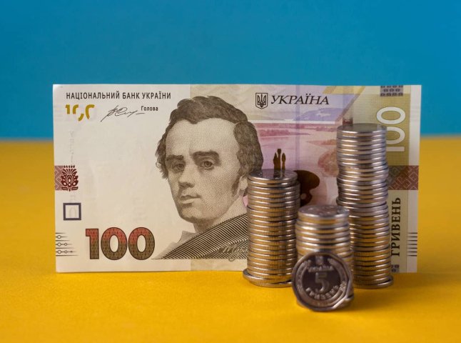 Для українців, які проживають у селах, привезуть допомогу 1000 та 6500 гривень: де отримати