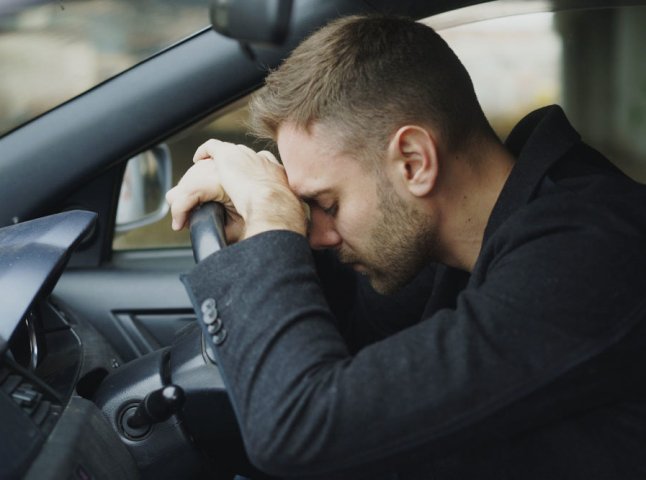 Спочатку штраф 2250, а потім 5100 гривень: що суворо заборонено робити водіям Спочатку штраф 2250, а потім 5100 гривень: що суворо заборонено робити водіям
