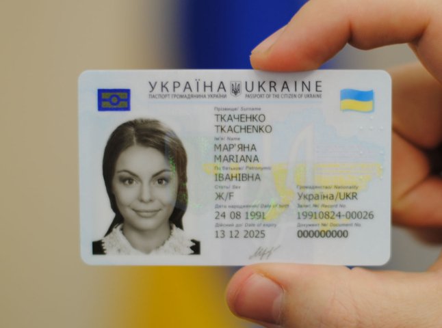 Понад тисяча ужгородців протягом року отримали паспорти нового зразка
