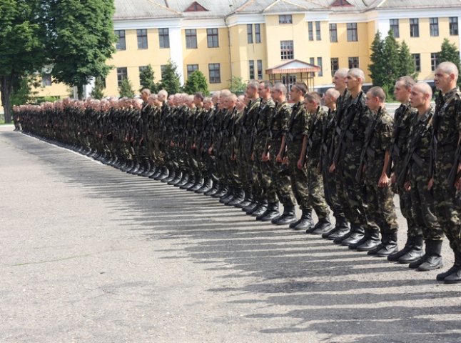 У Мукачеві новобранці присягнули на вірність Україні (ФОТО)