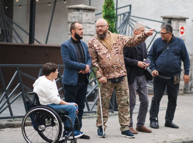 В Ужгороді інспектували доступність міського простору для маломобільних груп населення