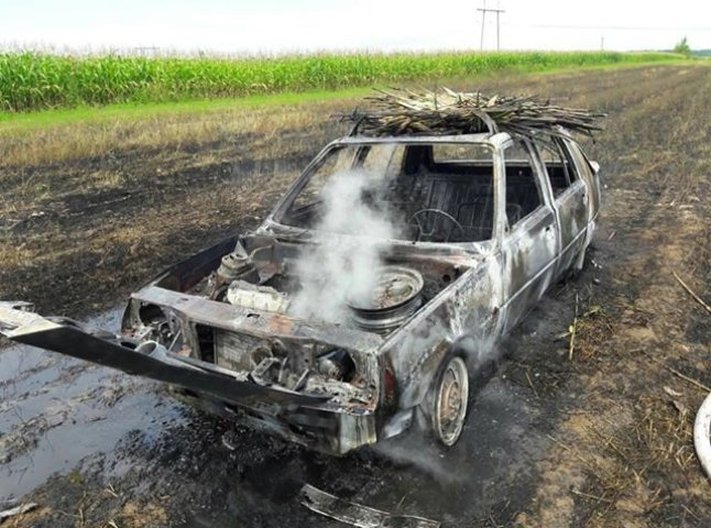 У Виноградівському районі згоріло вщент авто