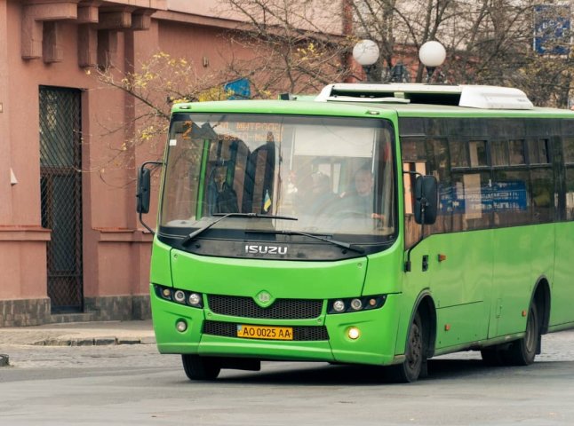 Три нові автобусні зупинки встановлять у Мукачеві