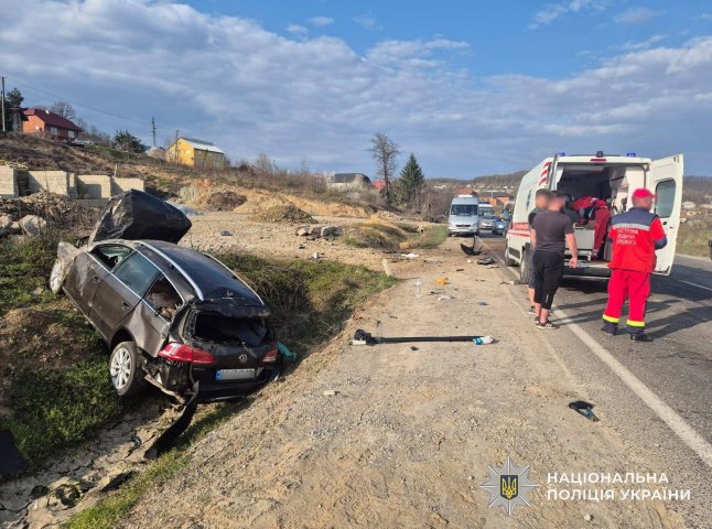 Авто кілька разів перекинулося: на Закарпатті сталась фатальна ДТП