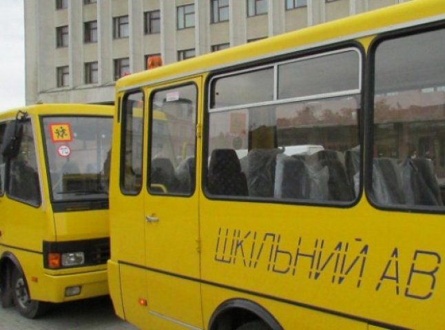 Ще чотири райони Закарпаття отримають шкільні автобуси