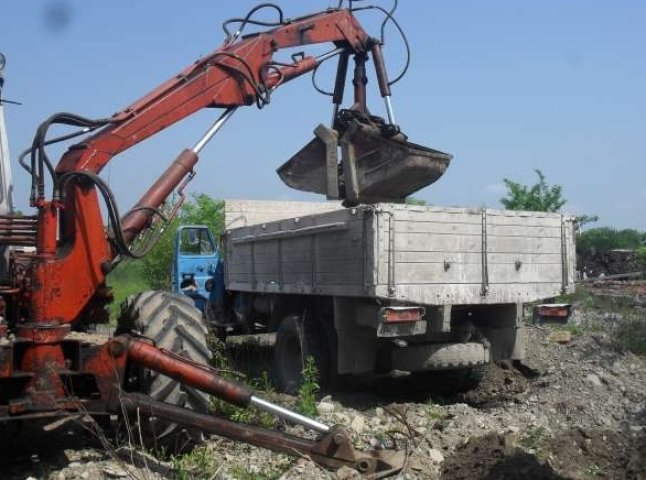 На одному із підприємств Мукачева знайшли бочки із хімічною речовиною