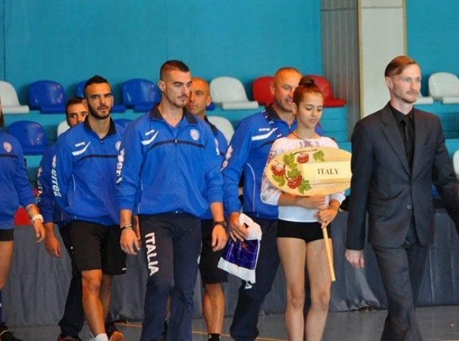 В Ужгород завітали 65 кращих спортсменів-гирьовиків із кількох європейських країн