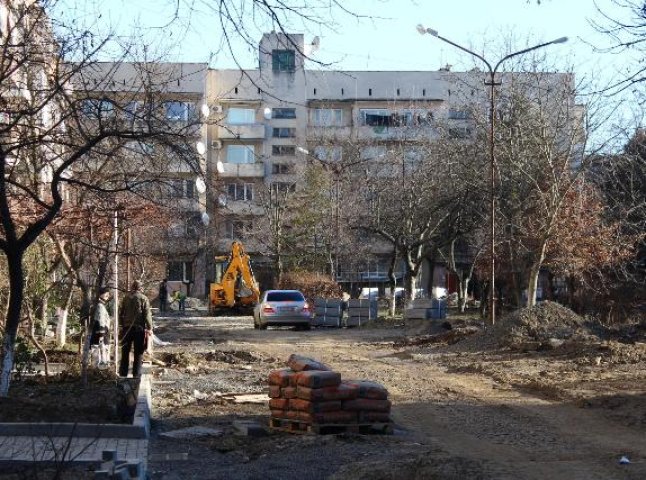 У Мукачеві триває масштабна реконструкція проїздів на вулиці Верді