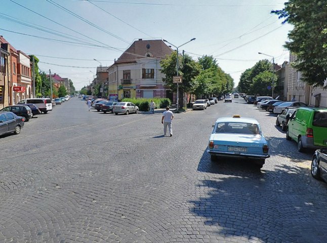 На стоянці, що неподалік Мукачівського міськвідділу міліції, пограбували автомобіль