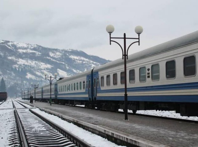 "Укрзалізниця" змінить маршрут поїзда Київ-Рахів