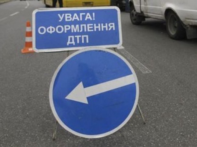 В Ужгороді зіткнулись мікроавтобус та легковик