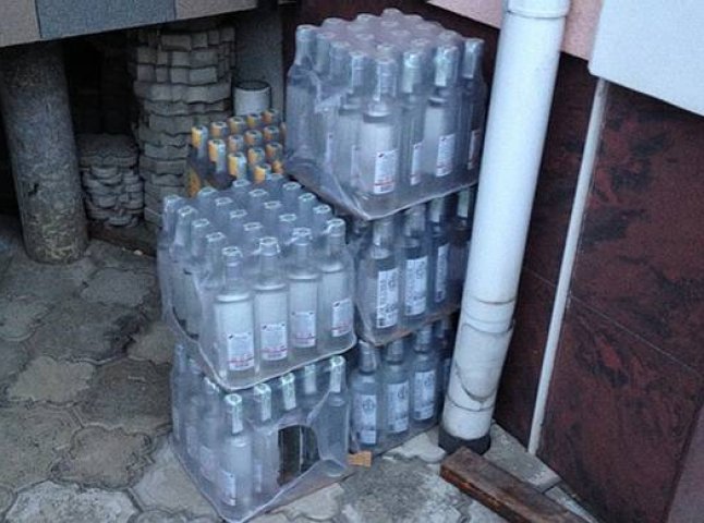 В Ужгороді міліція знешкодила міні-цех з виготовлення підробленої горілки