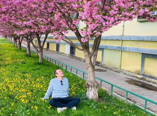 Святослав Вакарчук приїхав у Мукачево помилуватись цвітом сакури
