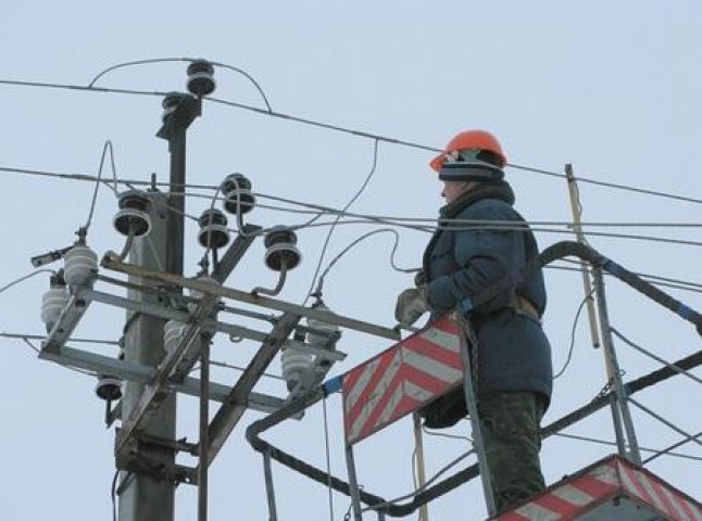 В Ужгороді через аварію у мережі відключили світло в майже половині міста