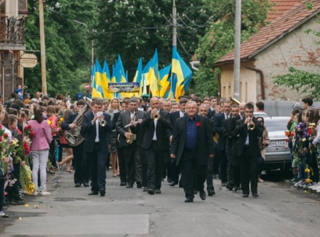 День Перемоги в Ужгороді відзначили парадом