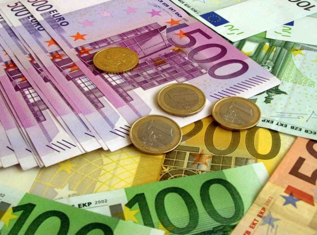 Поліцейські Львова виявили у трьох закарпатців фальшиві євро