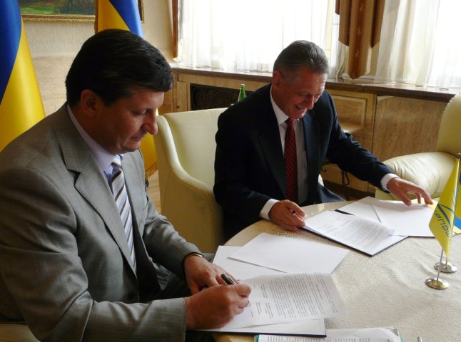 В Ужгороді підписали Меморандум про співпрацю між ОДА та "Укрпоштою"