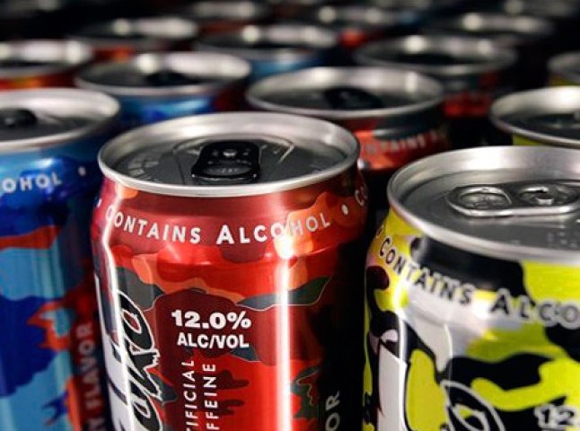 Підліткам законодавчо заборонять вживання енергетичних напоїв